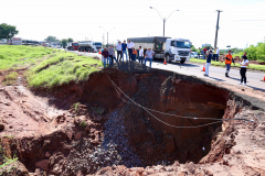 Obra de recuperação emergencial da PR-323 em Umuarama; visita técnica