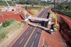 Lançamento de vigas em viadutos da PR-444, já concluído