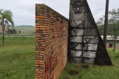 Monumento rodoviário no trevo da Codapar, PRC-280, em Palmas