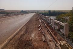 Serviços de conservação na ponte sobre o Rio Ivaí na PR-457