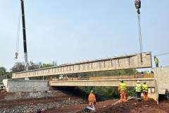 BR-469 lançamento de vigas da nova ponte sobre o Rio Tamanduá