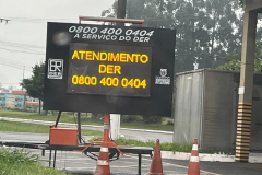 Letreiro eletrônico divulgando o 0800-400-0404