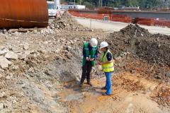 Atividades de arquéologo no canteiro de obras da Ponte de Guaratuba