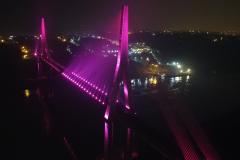 Ponte da Integração com iluminação especial para o Outubro Rosa