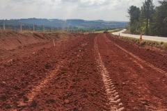 Terraplenagem na obra de restauração em concreto da PR-151 entre Ponta Grossa e Palmeira
