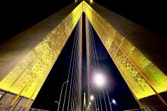 Ponte da Integração Brasil - Paraguai iluminada no Setembro Amarelo