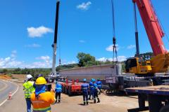 Lançamento da primeira viga da ponte sobre o Rio Carazinho na PRC-466