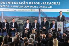 O governador Carlos Massa Ratinho Junior recebe  em Foz do Iguaçu, o presidente Jair Bolsonaro e o presidente do Paraguai Mario Abdo Benítez para o lançamento da pedra fundamental da segunda ponte entre Brasil e Paraguai, em cerimônia  no Marco das Três Fronteiras, nesta sexta-feira (10).   Foz do Iguaçu, 10/05/2019 -  Foto: Geraldo Bubniak/ANPr