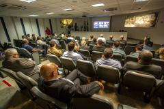 Os Portos do Paraná receberam nesta quinta-feira (23) alunos militares e civis da Escola Superior de Guerra (ESG), do Ministério da Defesa, participantes do Curso de Logística e Mobilização Nacional. Além de assistir a uma palestra sobre as atividades portuárias no Estado, o grupo visitou o cais do Porto de Paranaguá. Foto: Claudio Neves/Appa