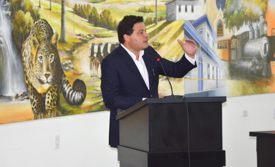 Governo e população discutem obra em Castro