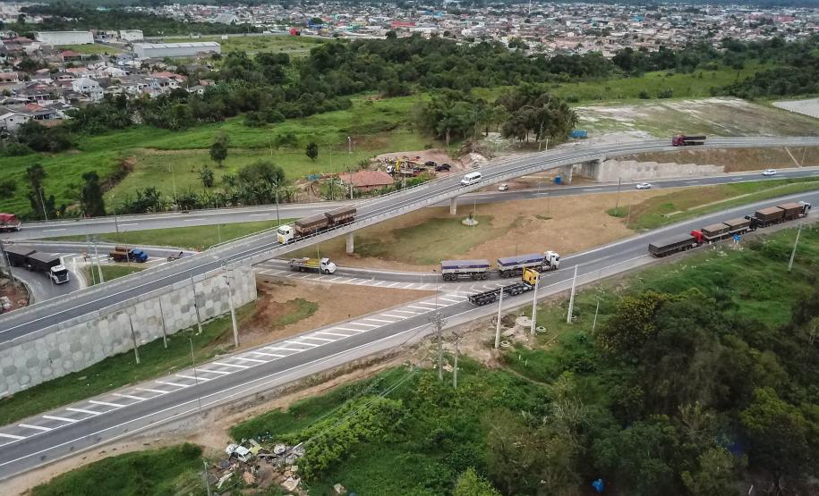 Viaduto na BR-277 em Paranaguá, concluído