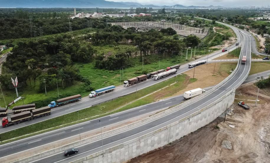 Viaduto na BR-277 em Paranaguá, concluído