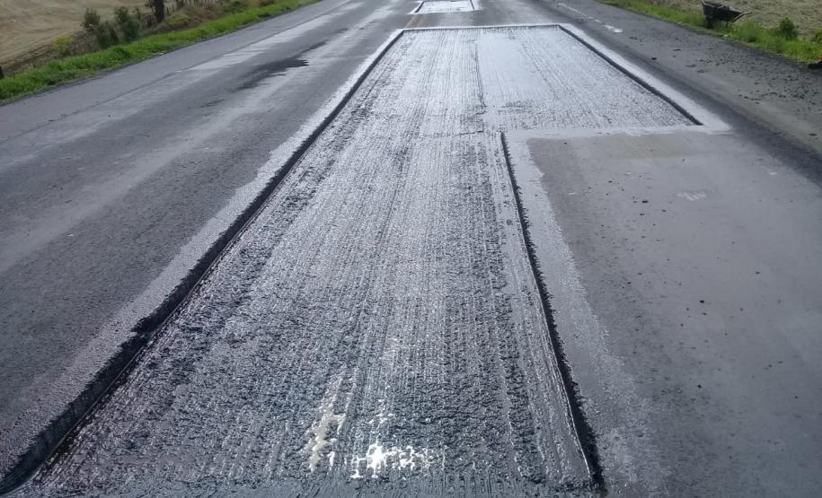 PR-092, entre Jaguariaíva, passando por Arapoti, ambas nos Campos Gerais, até Wenceslau Braz, no Norte Pioneiro, passa por serviços de remendos e de microrrevestimento asfáltico.