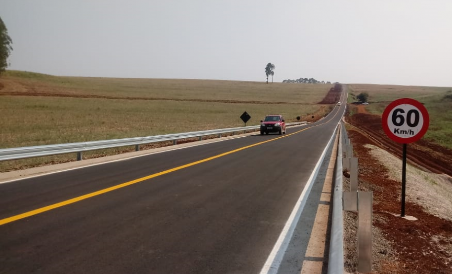Correção de greide na PR-650, córrego Água do Sapo, em Godoy Moreira