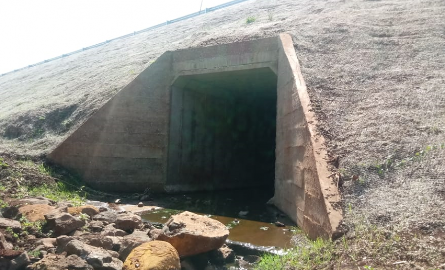 Correção de greide na PR-650, em Godoy Moreira