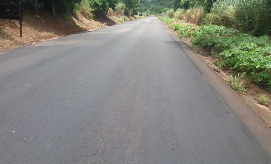 Serviços de remendos na PR-082, foto Depois