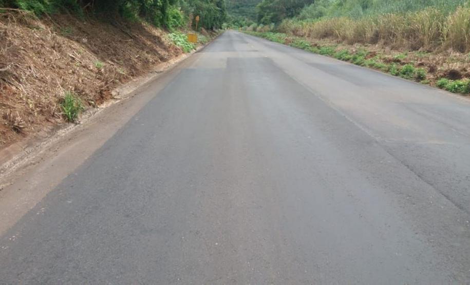 Serviços de remendos na PR-082, foto Depois