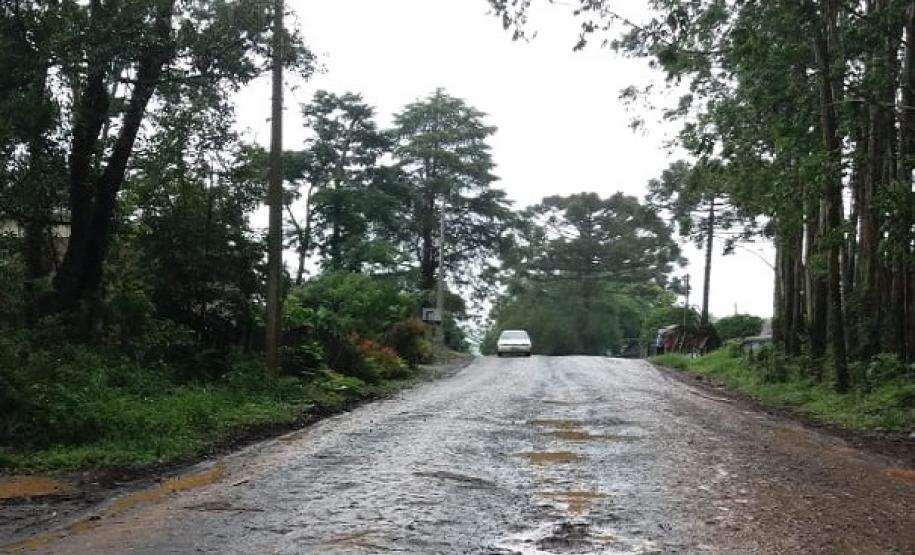 Trecho não pavimentado da PR-160 entre Imbaú e Reserva, após chuva