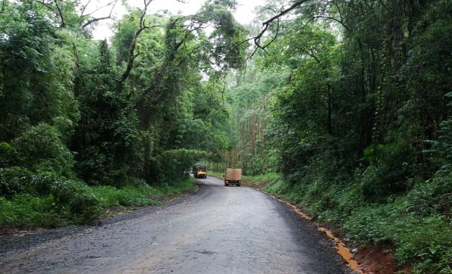 Trecho não pavimentado da PR-160 entre Imbaú e Reserva, após chuva