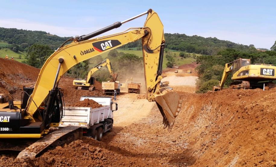 Obras de terraplenagem do Contorno de Francisco Beltrão