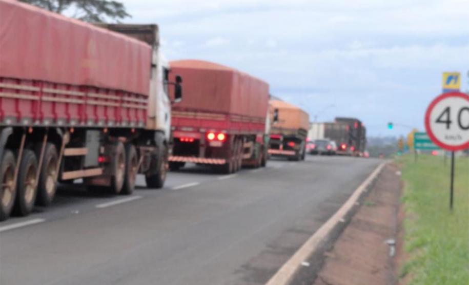 Rodovia BR-369 com congestionamento, em Cambé