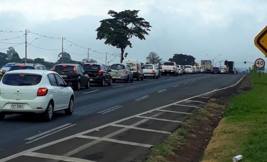 Rodovia BR-369 com congestionamento, em Cambé