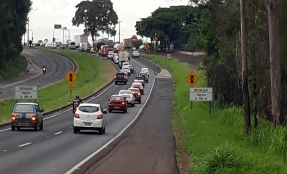 Rodovia BR-369 com congestionamento, em Cambé