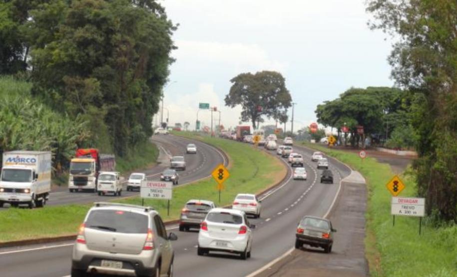 Rodovia BR-369 com congestionamento, em Cambé