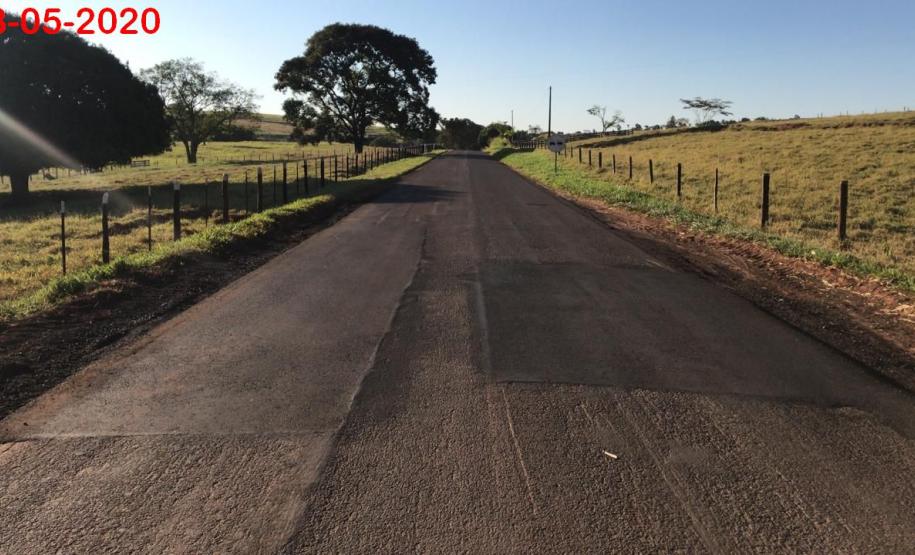 Remendos superficiais em pontos com buracos e trincas