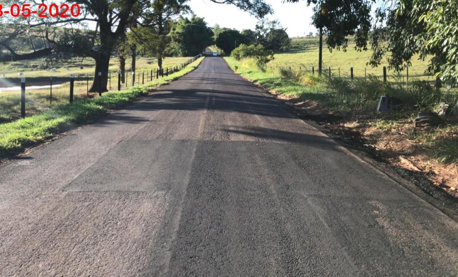 Remendos superficiais em pontos com buracos e trincas