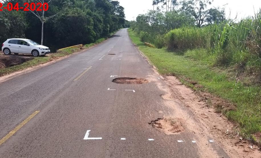 Remendos superficiais em pontos com buracos e trincas