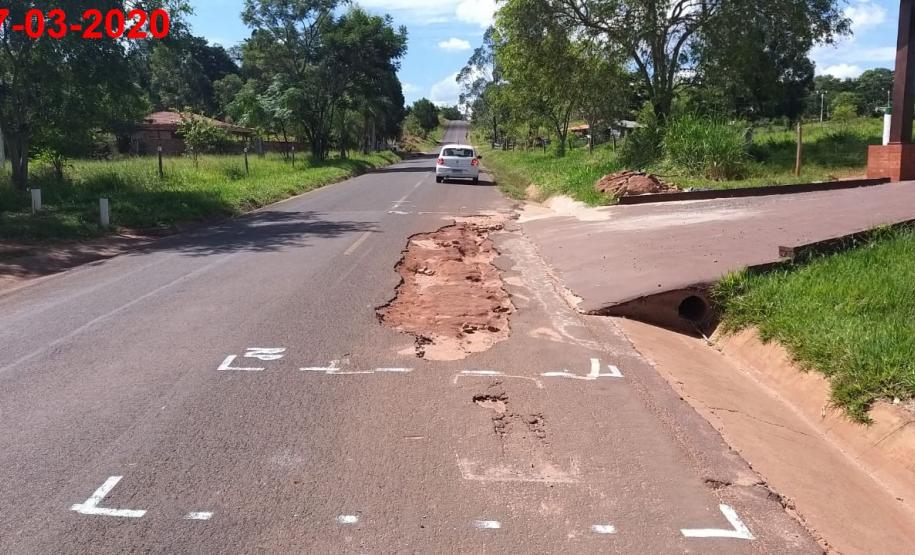 Remendos superficiais em pontos com buracos e trincas