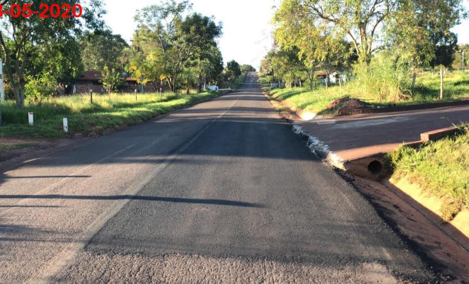 Remendos superficiais em pontos com buracos e trincas