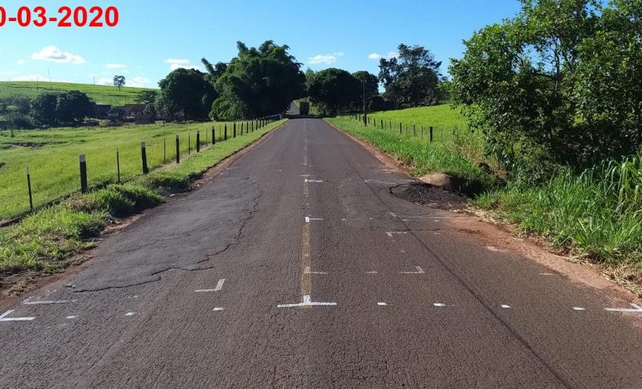 Remendos superficiais em pontos com buracos e trincas