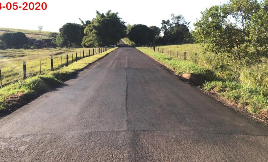 Remendos superficiais em pontos com buracos e trincas
