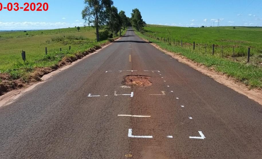 Remendos superficiais em pontos com buracos e trincas