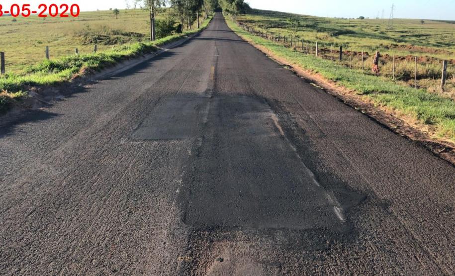 Remendos superficiais em pontos com buracos e trincas