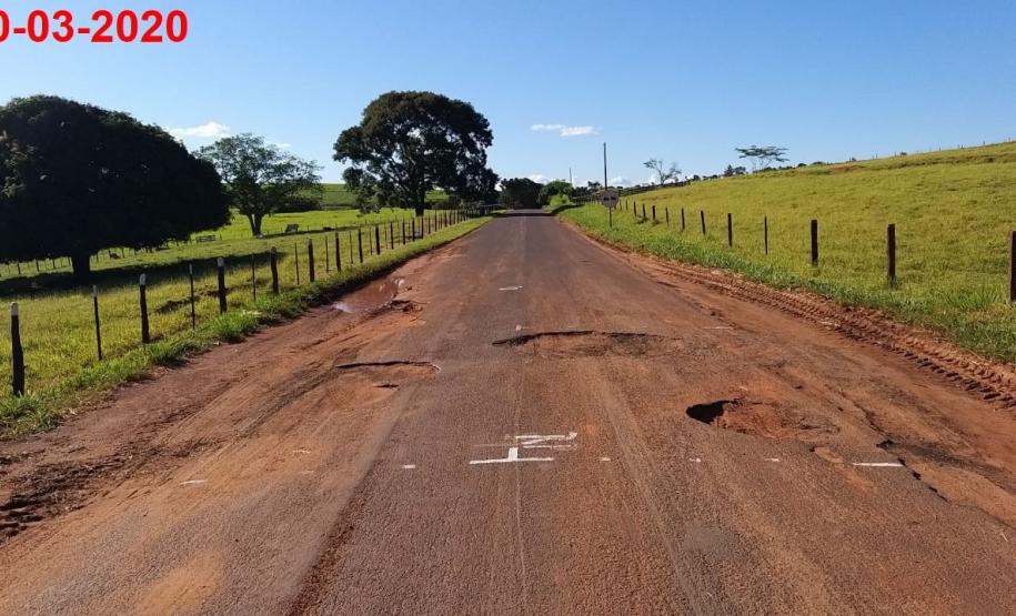 Remendos superficiais em pontos com buracos e trincas