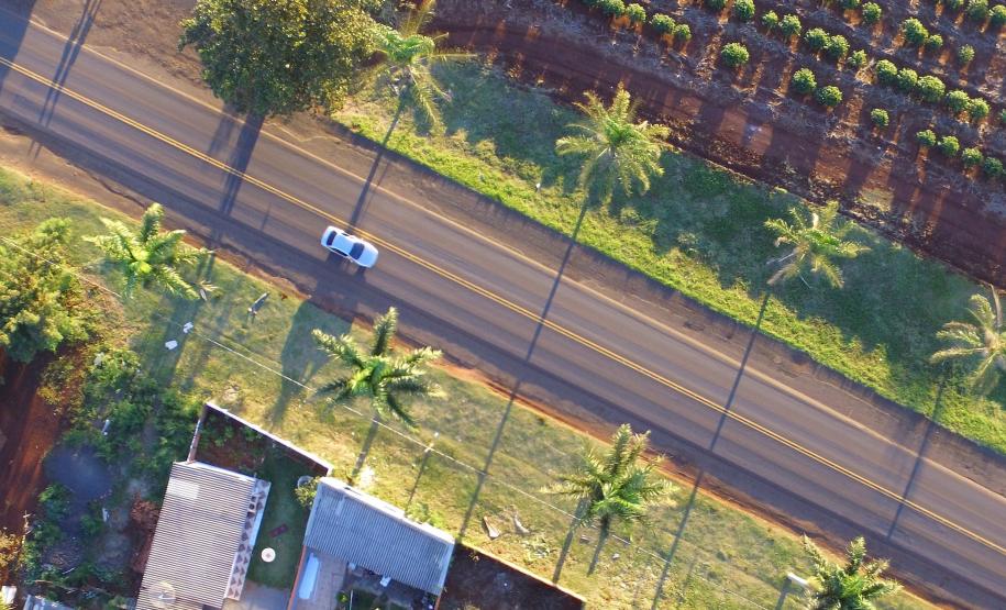 Imagem de drone da PR-466, em Lidianópolis.