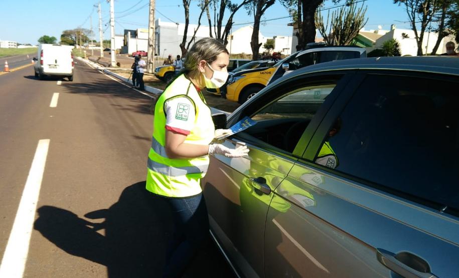Funcionárias do DER e soldados da BPRv realizam blitz educativa