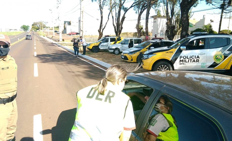 Funcionárias do DER e soldados da BPRv realizam blitz educativa