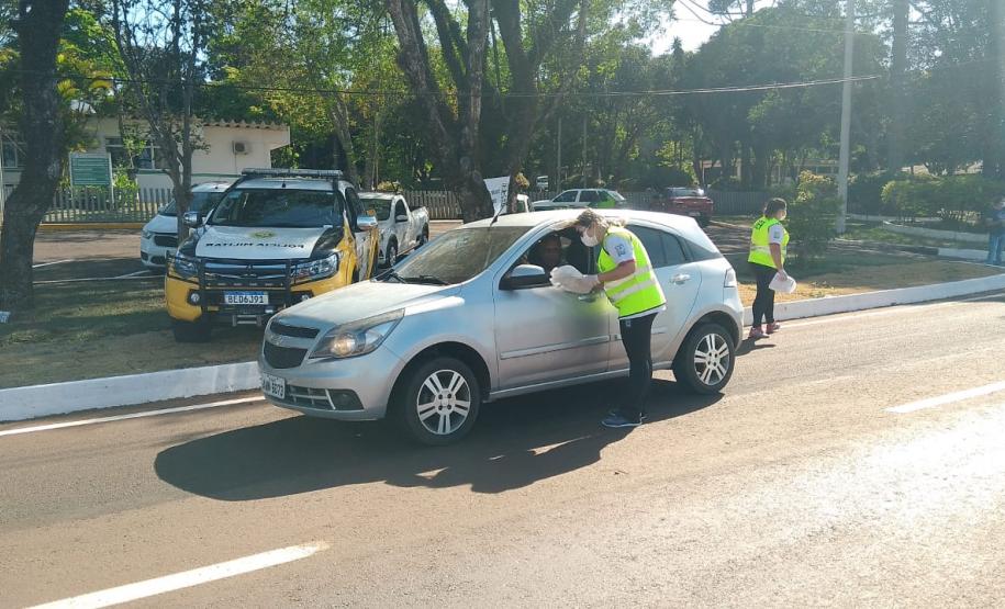 Funcionárias do DER e soldados da BPRv realizam blitz educativa