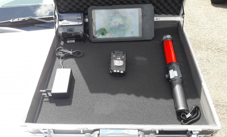 Veículos da marca Chevrolet, caracterizados de fábrica e equipados com blindagem, tablet, impressora, bafômetro, bloqueador de fugas e internet.