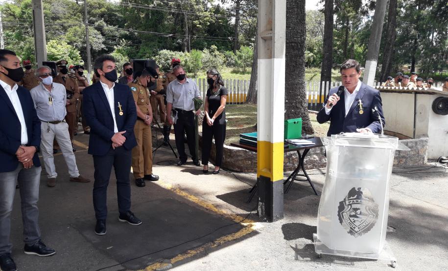Secretário de Infraestrutura e Logística, Sandro Alex, discursa durante cerimônia