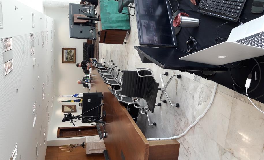 Diretor-geral do DER, Fernando Furiatti, apresentou um panorama da infraestrutura paranaense, destacando medidas inovadoras sendo planejadas e em desenvolvimento