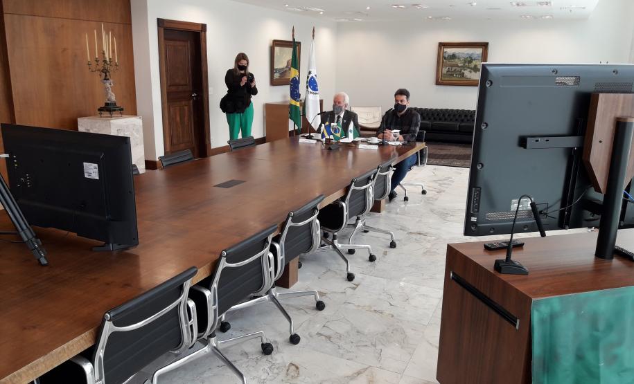 Diretor-geral do DER, Fernando Furiatti, apresentou um panorama da infraestrutura paranaense, destacando medidas inovadoras sendo planejadas e em desenvolvimento