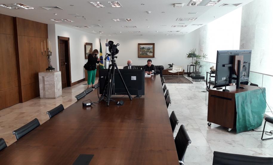 Diretor-geral do DER, Fernando Furiatti, apresentou um panorama da infraestrutura paranaense, destacando medidas inovadoras sendo planejadas e em desenvolvimento