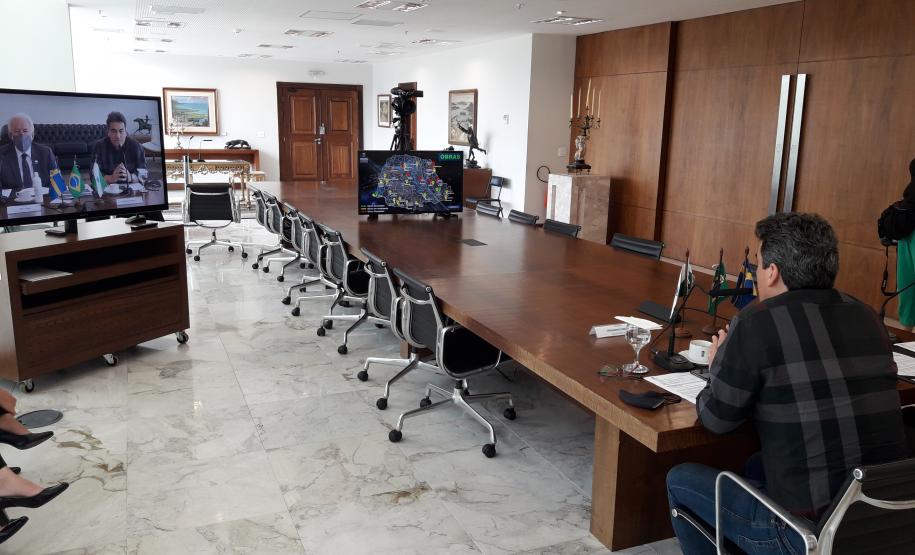 Diretor-geral do DER, Fernando Furiatti, apresentou um panorama da infraestrutura paranaense, destacando medidas inovadoras sendo planejadas e em desenvolvimento