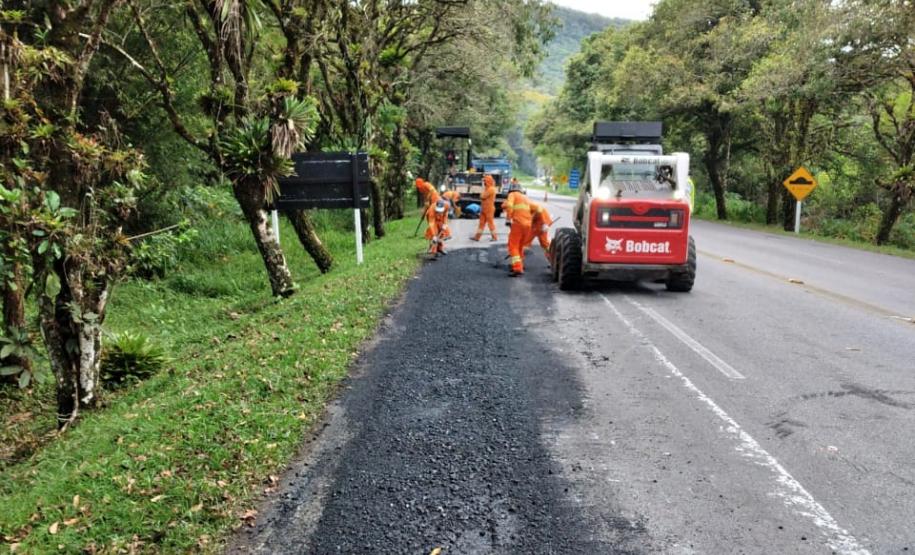 Serviços de manutenção corretiva nos pontos com trincas, buracos e ondulações.