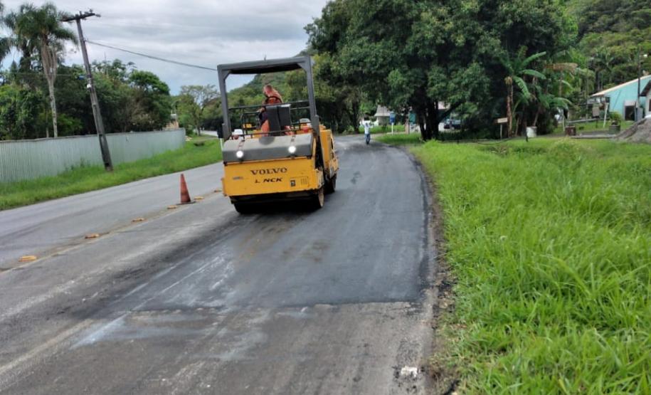 Serviços de manutenção corretiva nos pontos com trincas, buracos e ondulações.